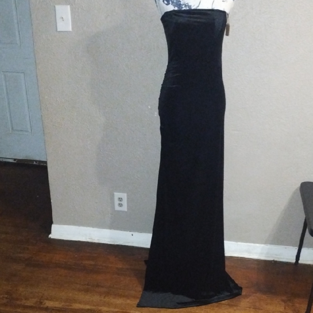 Elegant Black Velvet Strapless Gown